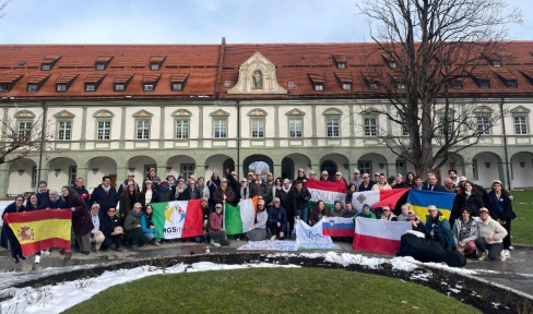 SYM_Gruppenbild_488x288.jpg